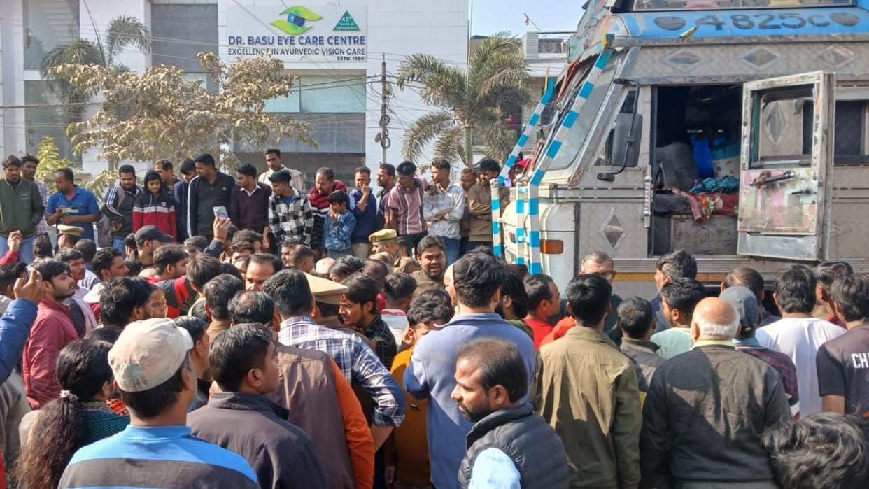 Action taken after truck accident in Bareilly no-entry zone, four people including TSI suspended