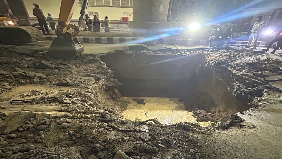 Delhi water crisis: A water line breaks in Yamunapar, causing a 50-hour water shortage