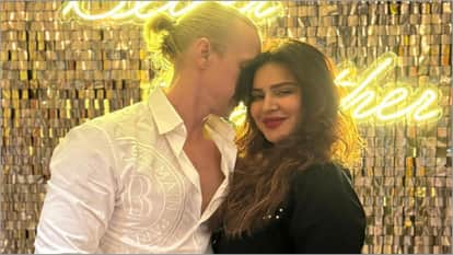 Aashka Goradia And Brent Goble Announce Pregnancy News On Their 8th Wedding Anniversary