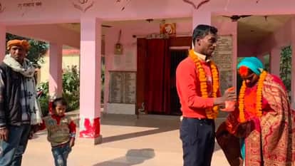 mother married her lover in front of her husband In Ambedkar Nagar young man watched