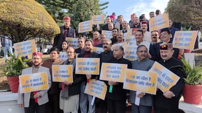 Dharamshala: BJP MLAs stage protest before House proceedings begin on issues of natural disaster and Section 1
