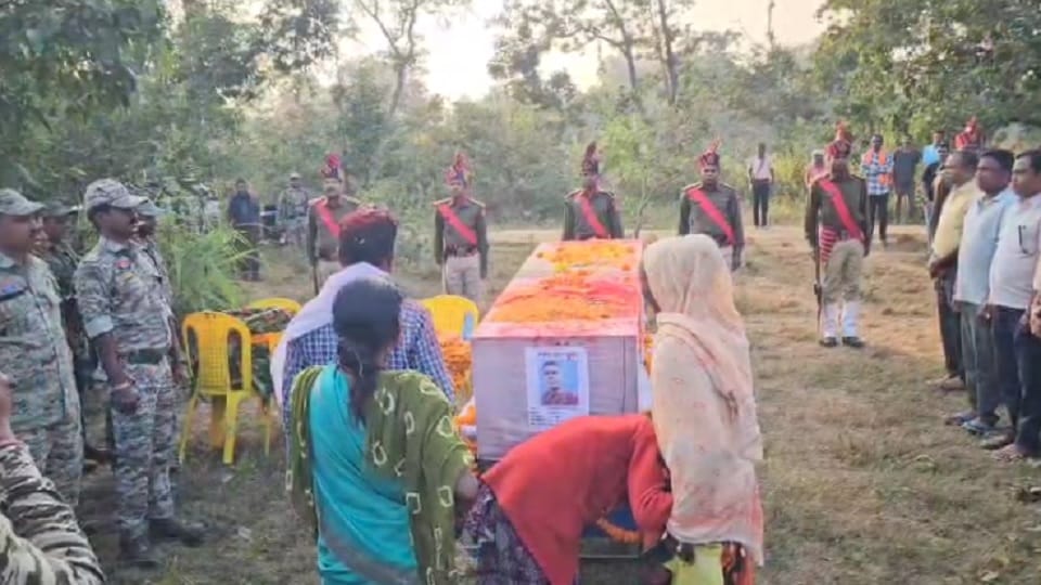 A huge crowd gathered for the last journey of martyr Ramesh Sodhi