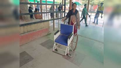 Son kept writhing in pain...mother kept pleading for a stretcher