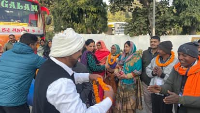 A group of 49 pilgrims left for Ayodhya Dham with great joy