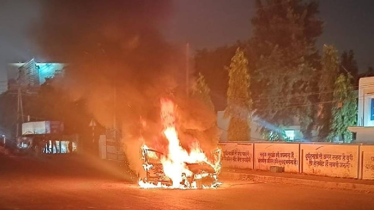 UP: A short circuit in a fog light caused a car to catch fire, causing a series of explosions; people were ter