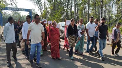 Mahila Congress protested at SECL Gevra office