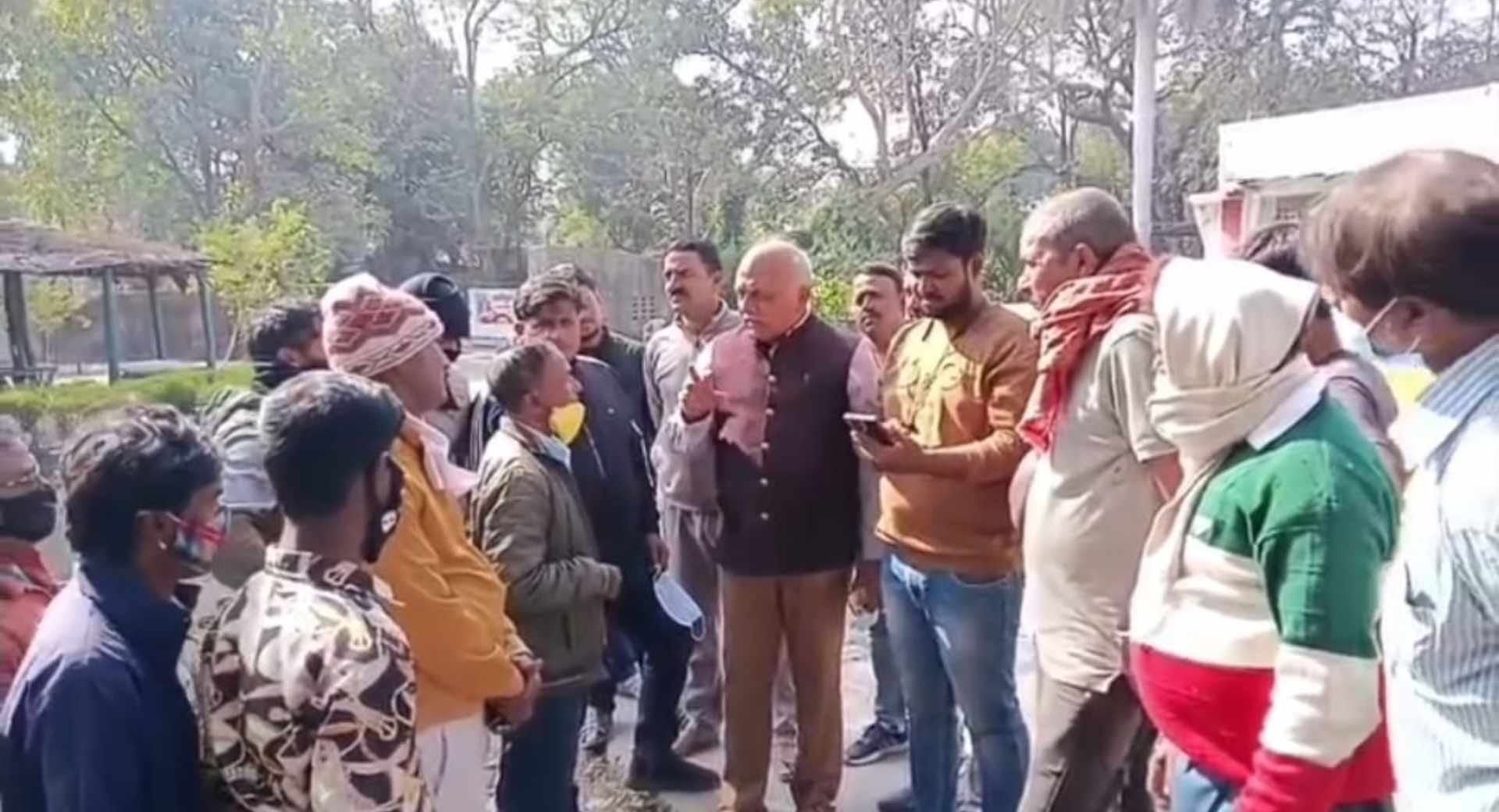 लोगों ने लगाया जाम