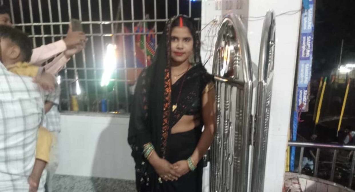 Married woman dies under suspicious circumstances, tragic incident takes place in front of one-year-old girl