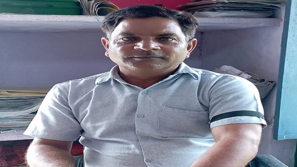 Shiksha Mitra dies of heart attack