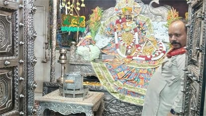 silver brazier was lit to protect Thakurji from cold in vrindavan