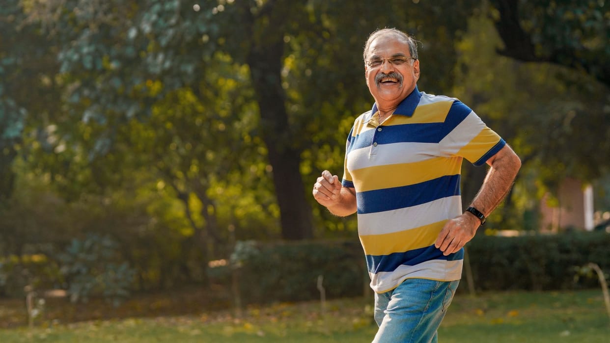Doctor Suggests 5 Tests for Age 25+: Grip Strength, Sit-to-Stand, CRP, and HbA1c for Longevity