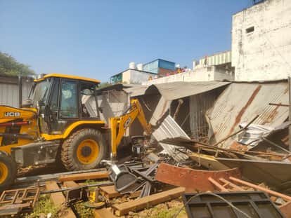 Indore: The godown where the fire broke out had illegally stored firecrackers.