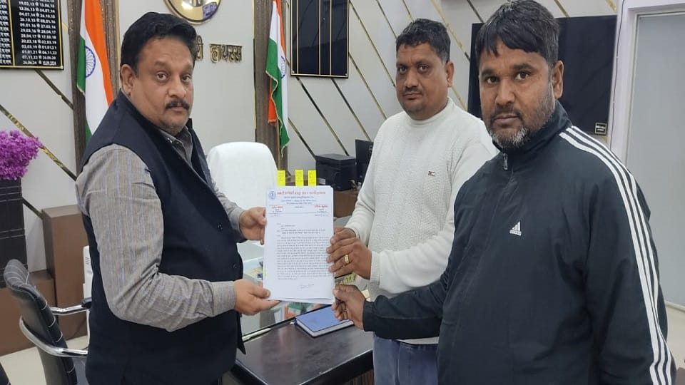 Sanitation workers issued a warning in Hathras