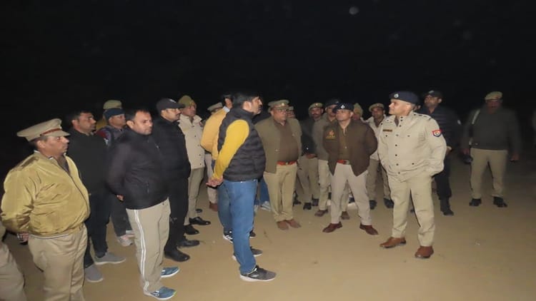 Aligarh: पुलिस मुठभेड़ में 50 हजार का इनामी शाका गिरफ्तार, दोनों पैरों में गोली लगी, तीन बार निकल भागा
