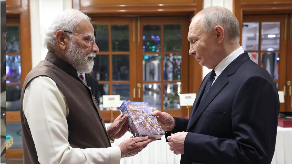 PM Modi Gifts Putin Bhagavad Gita written in Russian Language India Russia Ties and exchange of gift updates