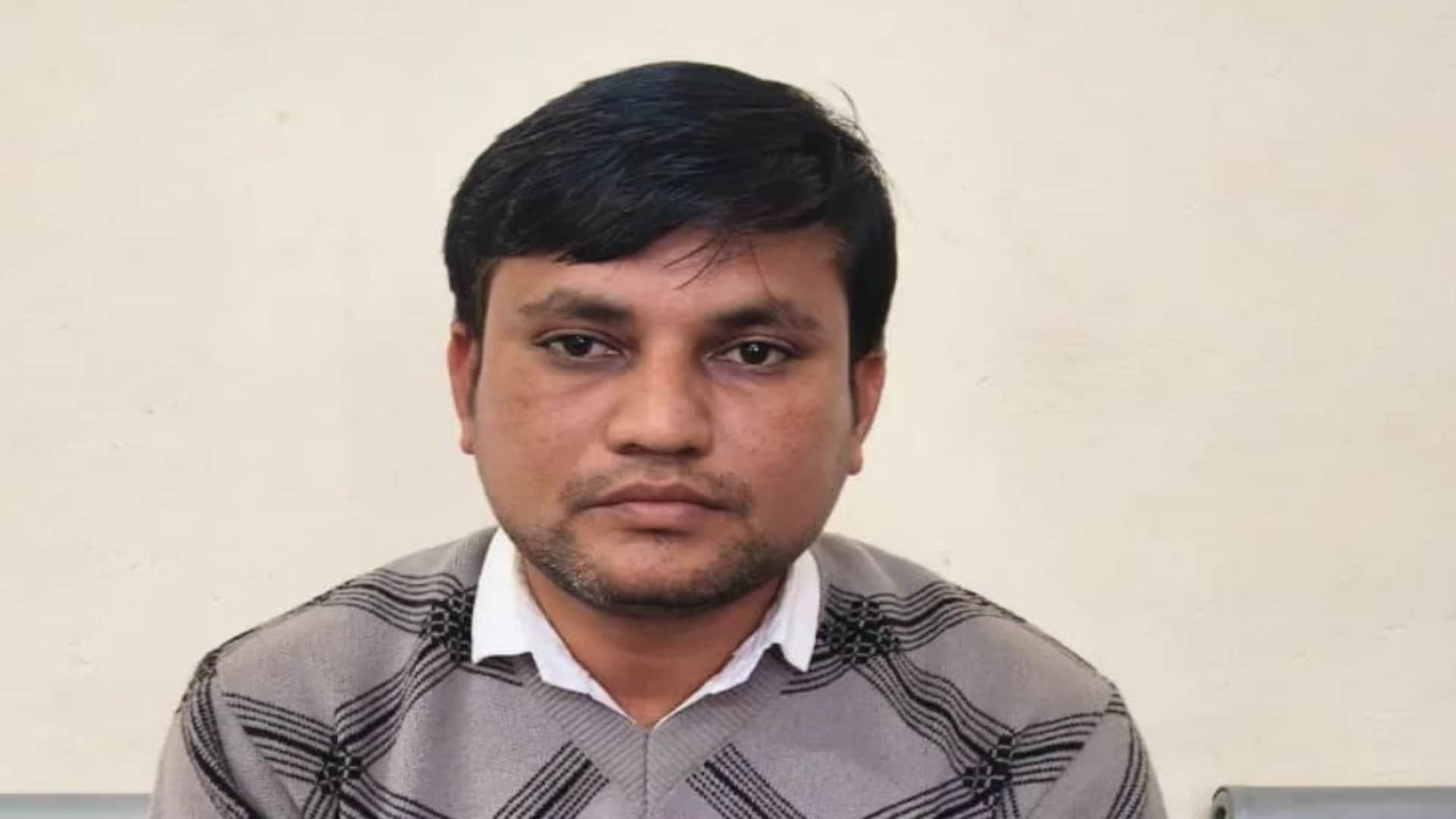 दस हजार की रिश्वत लेते वरिष्ठ सहायक गिरफ्तार