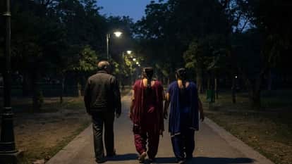 Two sisters honey trapped an unmarried man and duped him of Rs 5 lakh