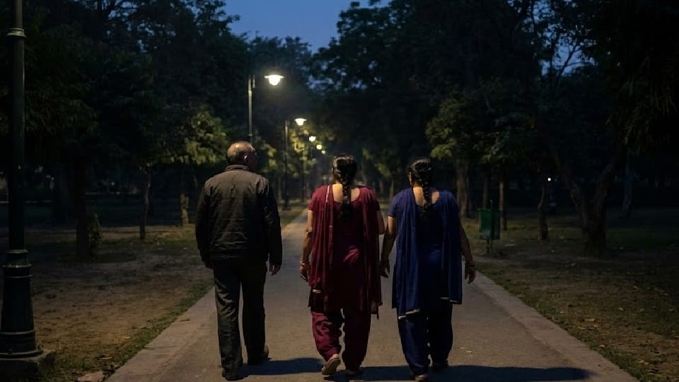 Two sisters honey trapped an unmarried man and duped him of Rs 5 lakh