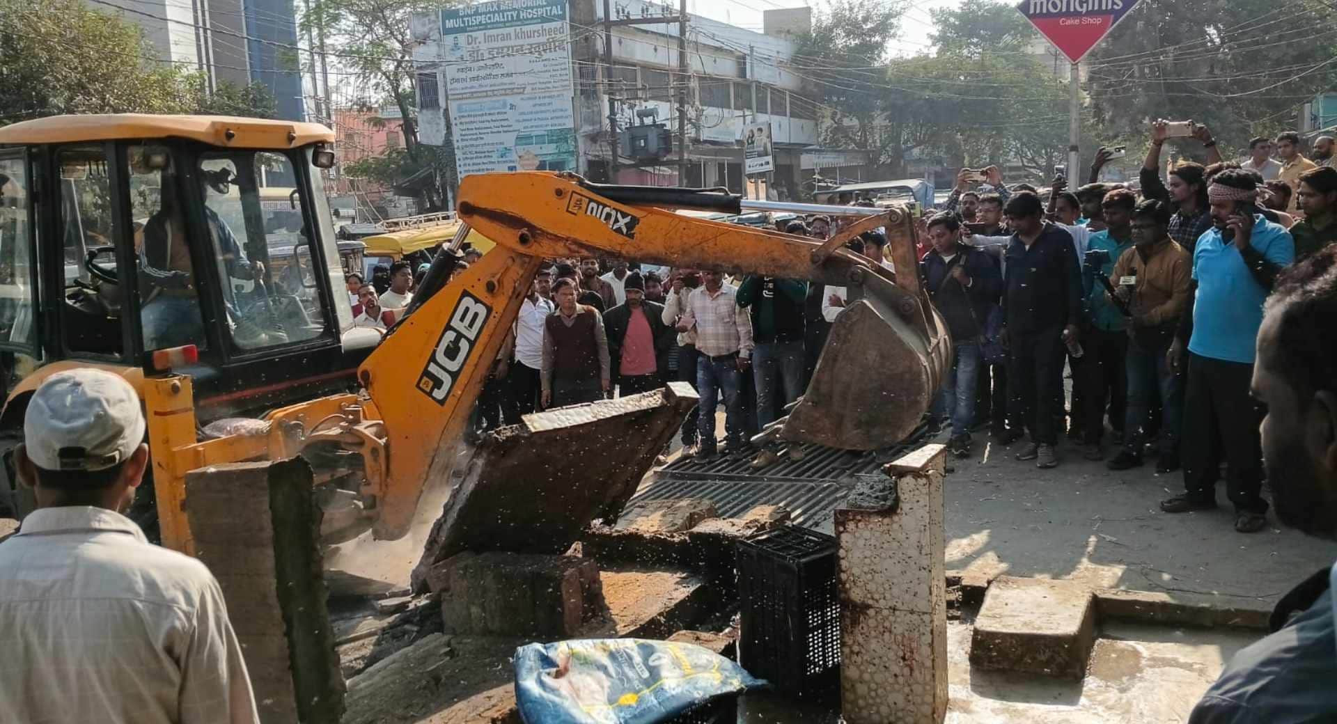 सीवान नगर परिषद में अतिक्रमण हटाओ अभियान जारी