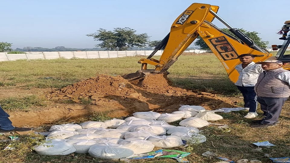 substandard khoya supply from roadways bus in agra, team destroyed 280 kg