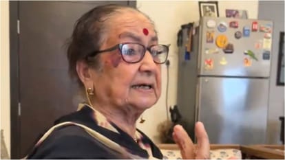 Anupam Kher Mother Dulari Gets injured after slipping in rain actor says thanks to fans for prayer good wishes