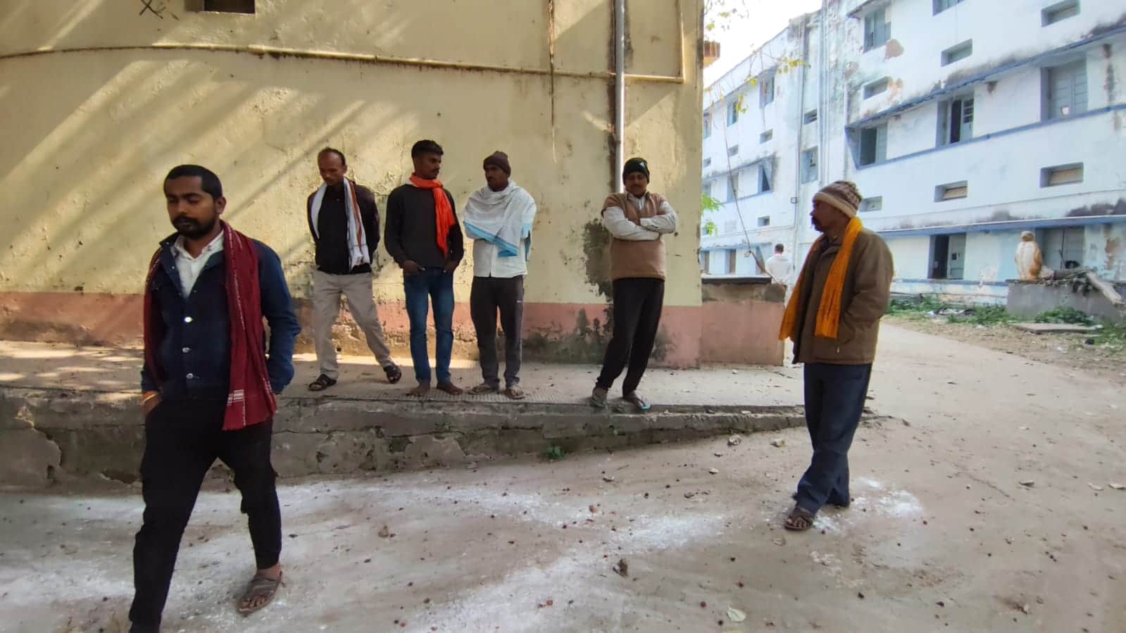 अस्पताल में मौजूद परिजन