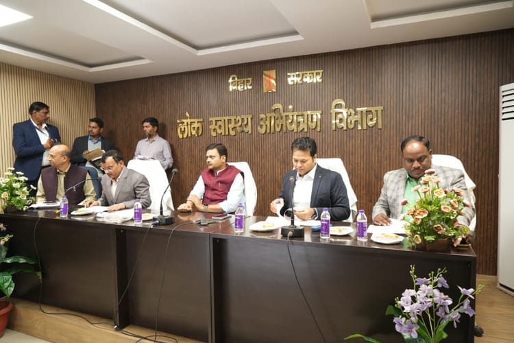 Bihar News: काम में लापरवाही बरतने वाले 40 अफसरों के वेतन पर रोक, मंत्री ने ठेकेदारों को भी दी चेतावनी
