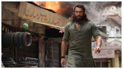 Dhurandhar Movie Review and Rating in Hindi Ranveer Singh Sara Arjun Akshaye Khanna Sanjay Dutt R Madhavan