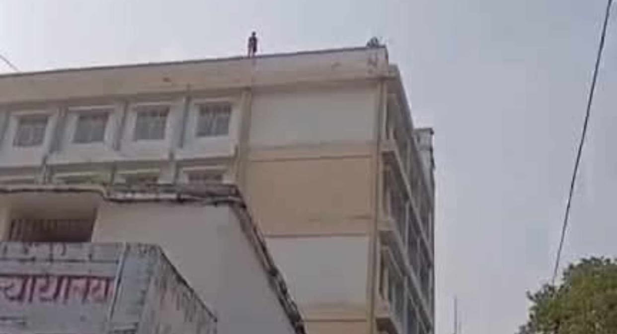 gopalganj court roof incident girl rambha kumari high voltage drama police rescue love affair fir