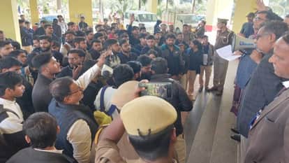 Dispute over fees and attendance at Ram Swaroop University in Barabanki students create ruckus