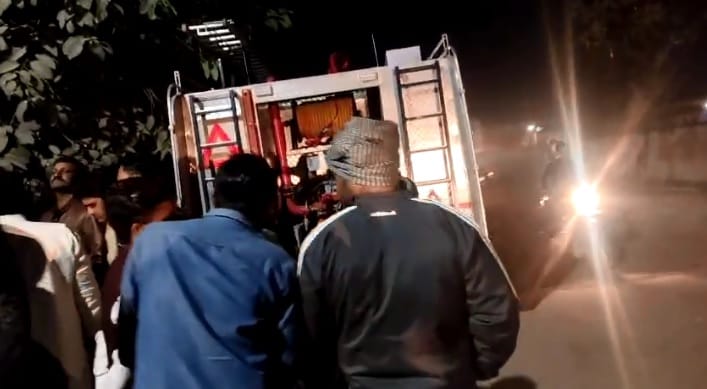 Orai fire Short circuit causes fire in three shops goods worth lakhs destroyed cylinder escapes explosion