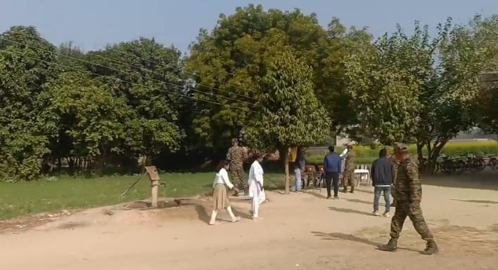 Kanpur lives of 600 children are at risk 11000 volt power line runs over the school SDO assurance to remove it