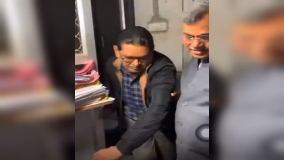 Saharanpur Municipal Employees Strike After Clerk Assault, Inquiry Committee Formed