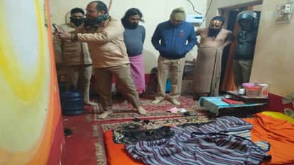 attempt made to burn Hanuman Garhi saint alive in Ayodhya window cut of ashram was set on fire