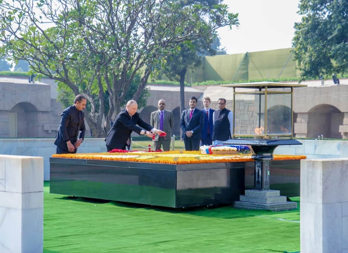 Putin's India Visit in Photos Received a Guard of Honour at Rashtrapati Bhavan, paid tribute to Mahatma Gandhi