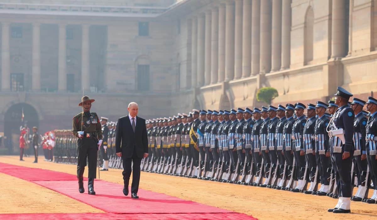 Putin's India Visit in Photos Received a Guard of Honour at Rashtrapati Bhavan, paid tribute to Mahatma Gandhi