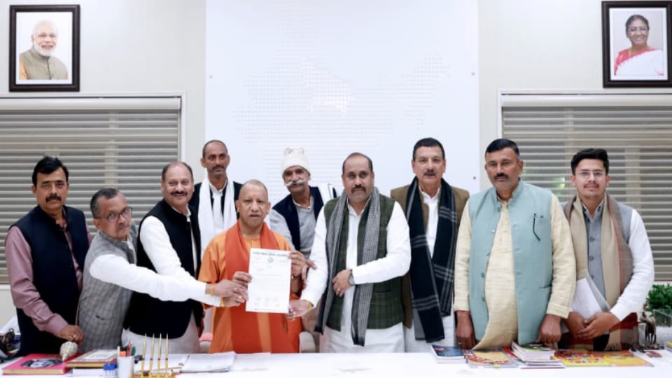 Farmers Meet CM Yogi in Lucknow, Demand Expansion of Morna Sugar Mill and Reforms in Cane Purchase