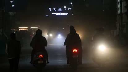 सिगरा स्थित नगर निगम मार्ग पर उड़ रही धुल