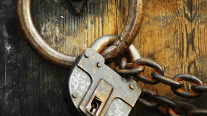 When the lock of the shop went missing the owner went to the police station Know the story behind it