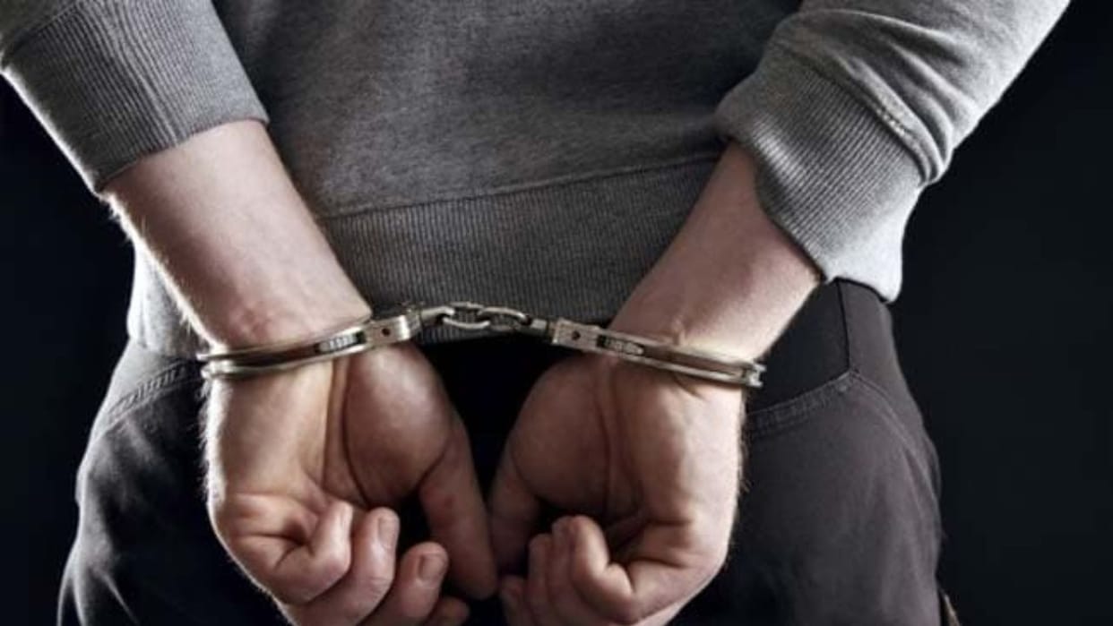 In Gorakhpur, policeman accused of murdering his wife surrenders in court; having an affair with a colleague.