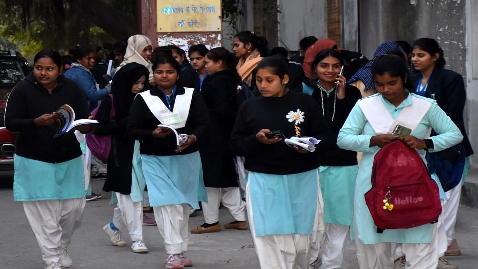 Four candidates caught cheating using mobile phones