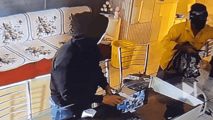 सुकमा ज्वेलरी लूट कांड: एसपी कार्यालय से मात्र 50 मीटर दूर वारदात, सिर्फ तीन घंटे में मास्टरमाइंड दबोचा