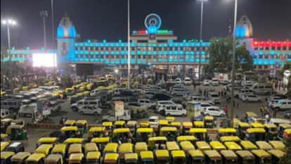Varanasi Cantt railway station three vehicle stands two with different fares
