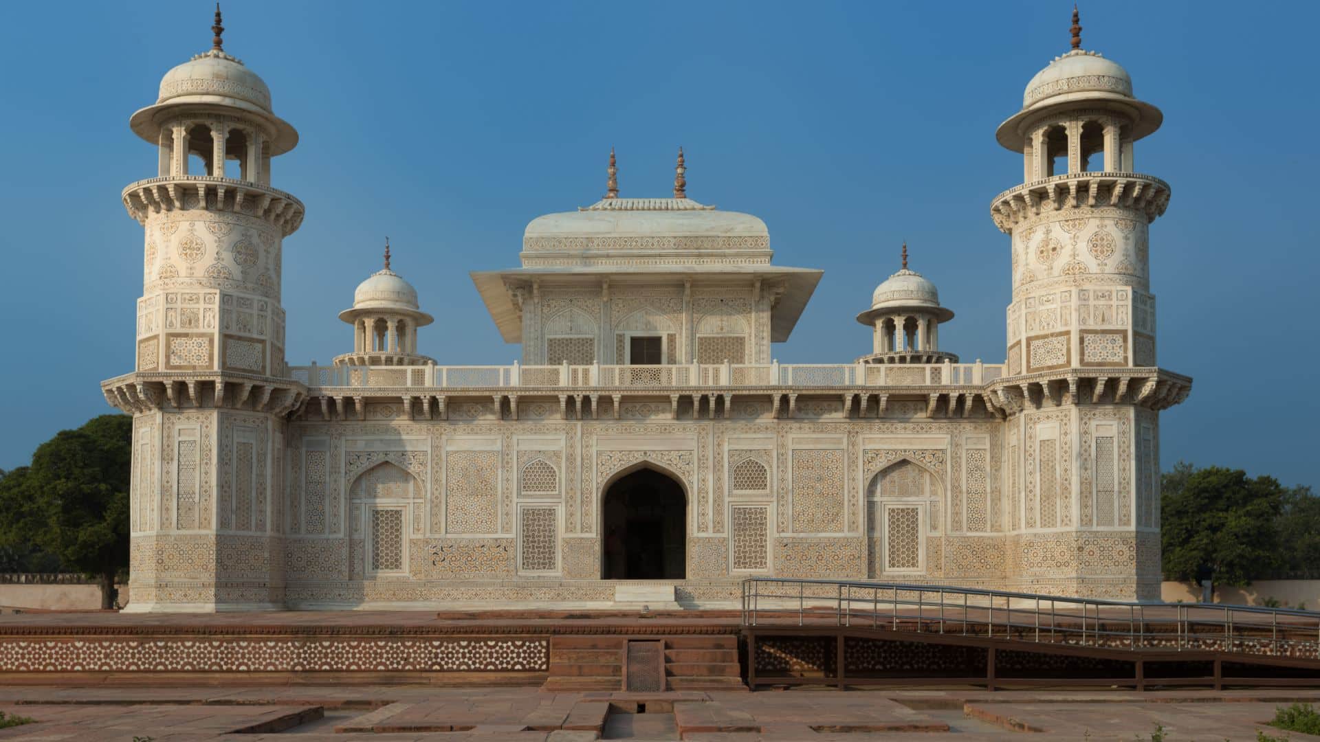 Famous Indian Monuments Built by Women You Probably do not Know About Check location details in Hindi