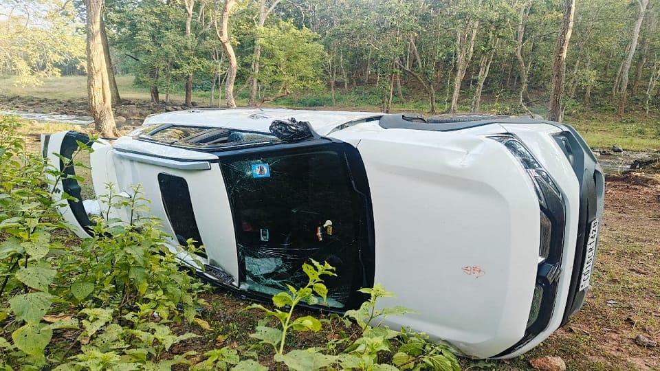 हादसे के बाद कार के उड़े परखच्चे