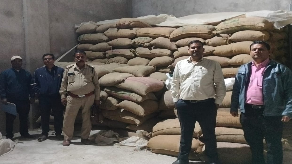 Major action against illegal paddy storage in Raigarh, 7,290 quintals of paddy seized in three days