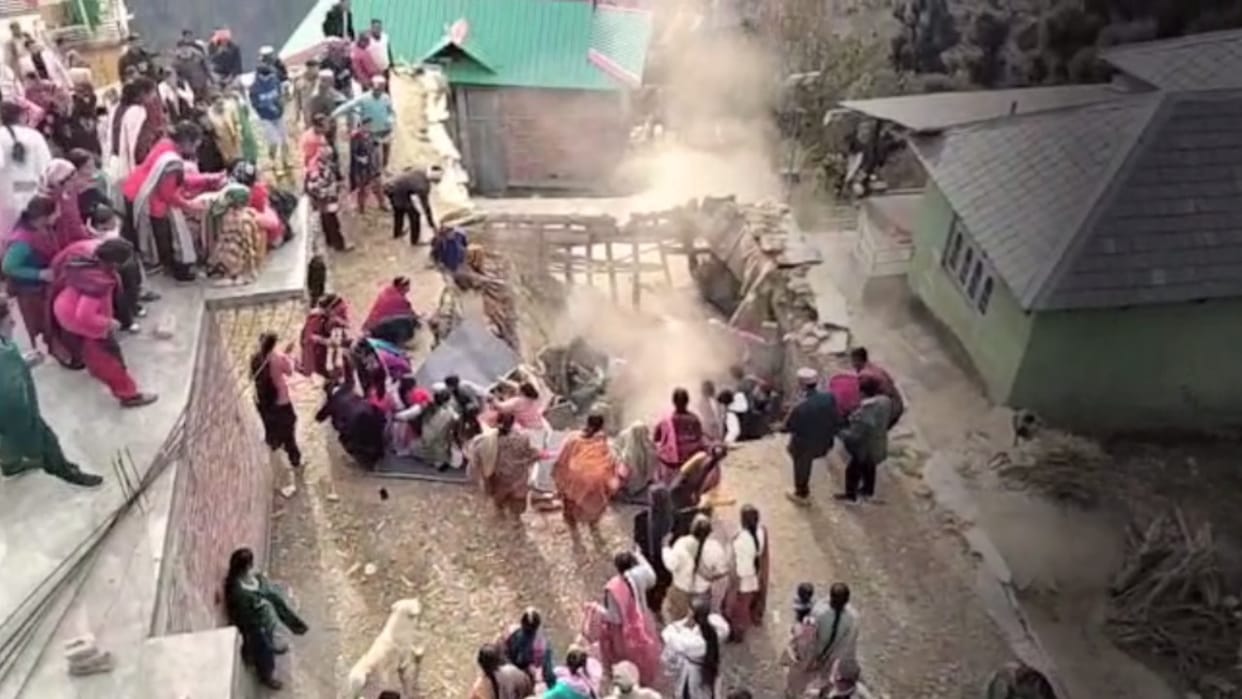 himachal: During a wedding in Shahwa village of Churah, the roof of a mud house suddenly collapsed, several pe