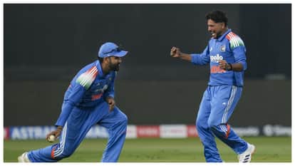 Kuldeep Yadav on-field funny banter with Rohit Sharma during DRS calls in India vs South Africa third ODI