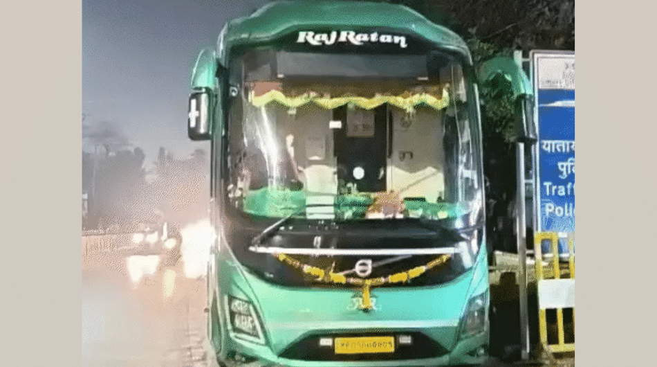 indore news drunk bus driver caught at IT Park Square after hitting vehicles, police seize Volvo bus