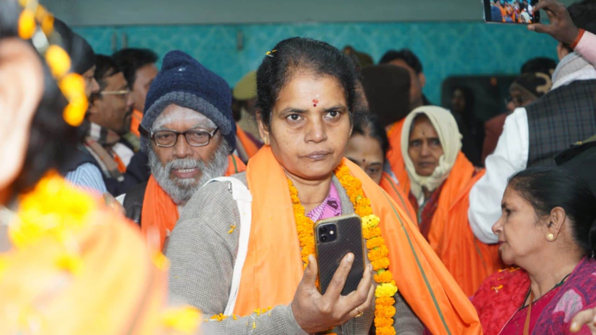 Kashi Tamil Sangamam 4.0 Third contingent from Tamil Nadu arrives grand welcome with drum playing in varanasi